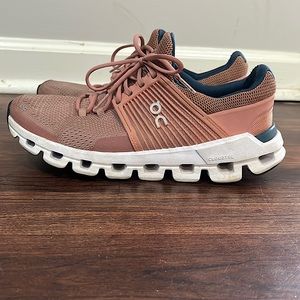On cloud running shoes size 8